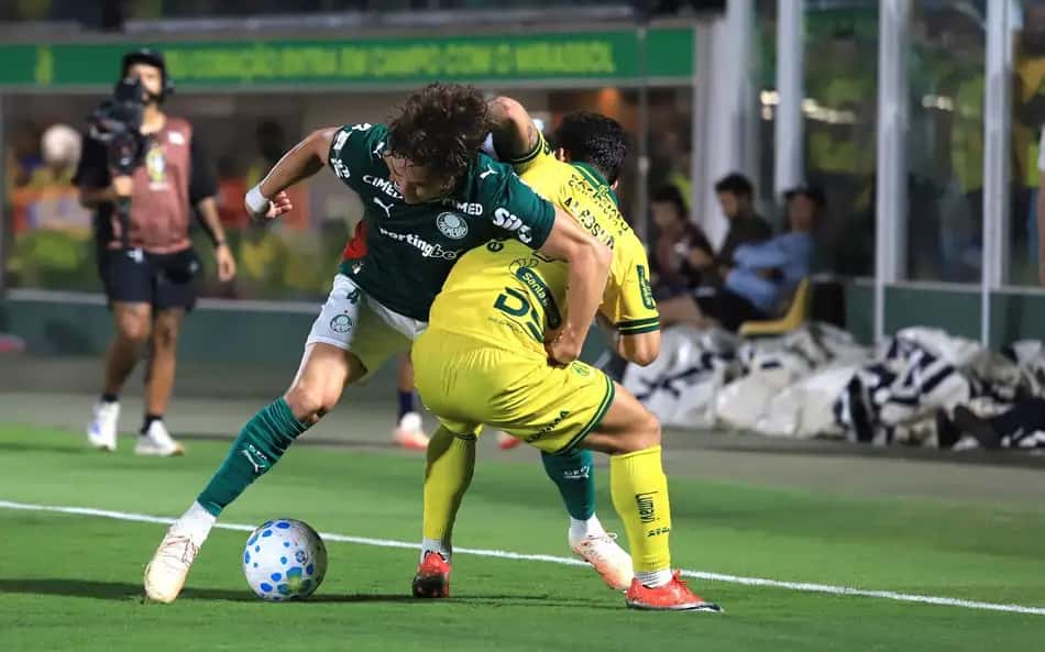 Giay em ação no confronto entre Mirassol e Palmeiras (Foto: Alex Pelicer/Ag. F8/Folhapress)