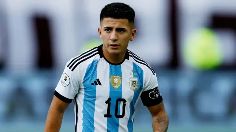 Almada com a camisa da seleção argentina