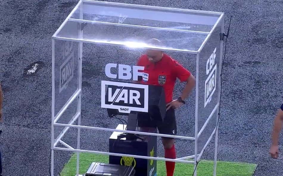 Fluminense x Vasco vai ter arbitragem de Copa do Mundo