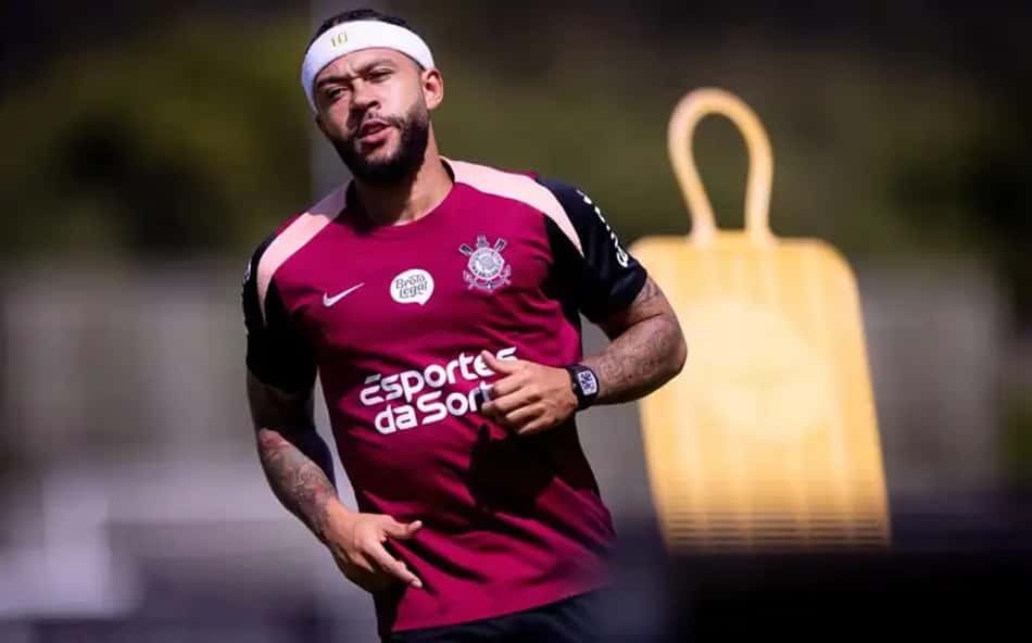 Memphis Depay está perto de renovar com o Corinthians