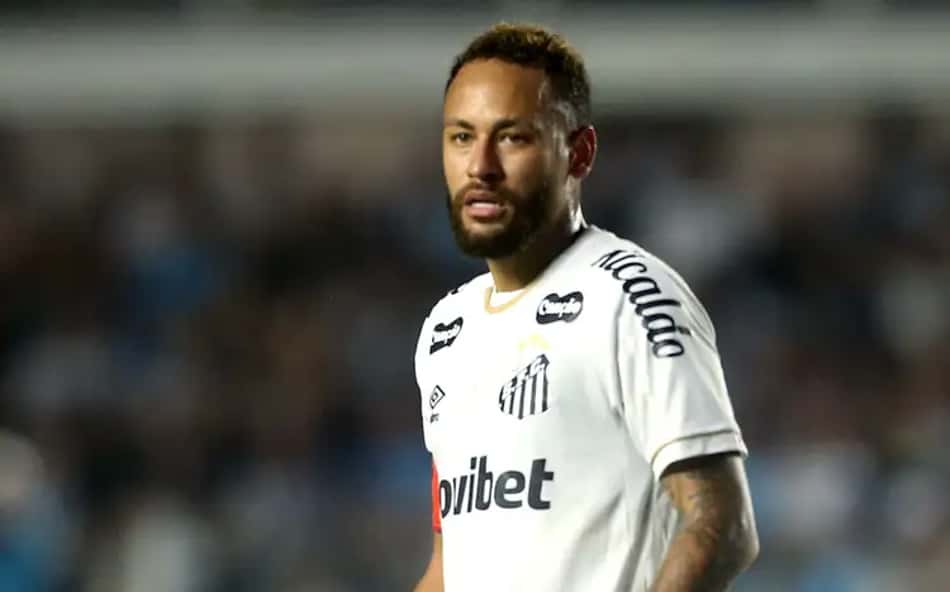 Neymar foi titular do Santos no duelo contra o Remo