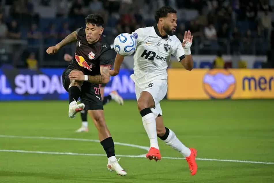 Agustin Santana e Renan Lodi em Atlético x Bragantino