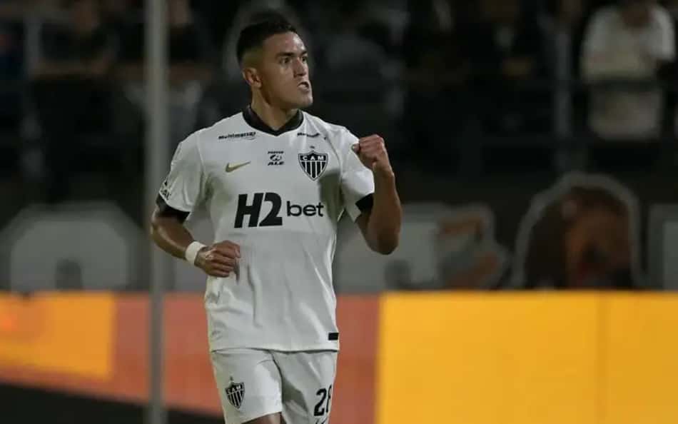 Cuello comemorando gol na partida entre Bragantino e Atlético-MG