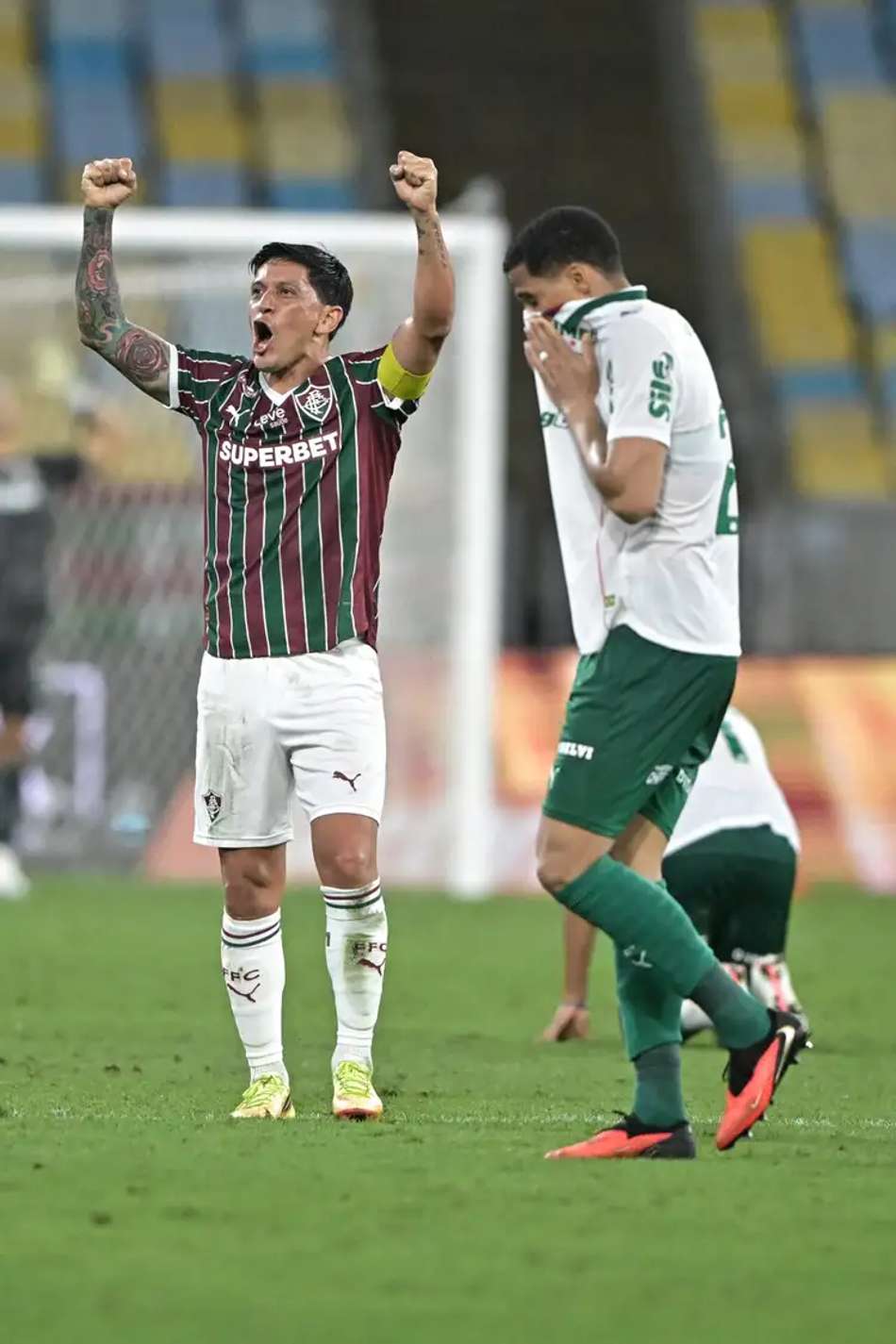 Cano comemora vitória ao final da partida contra o Palmeiras no estádio Maracanã pelo campeonato Brasileiro A 2026.