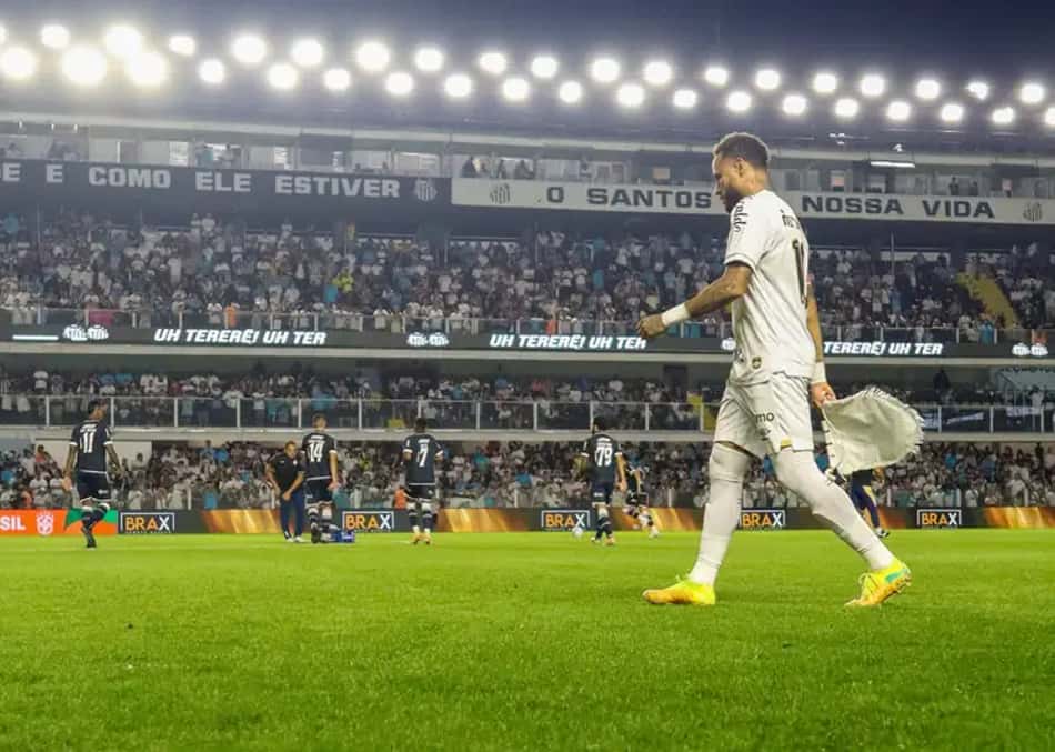 Neymar em duelo do Santos na Vila Belmiro.
