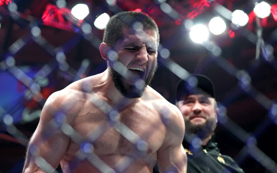 Islam Makhachev vence cinturão contra Jack Della Maddalena 322 (Foto: Ishika Samant/Getty Images/AFP)