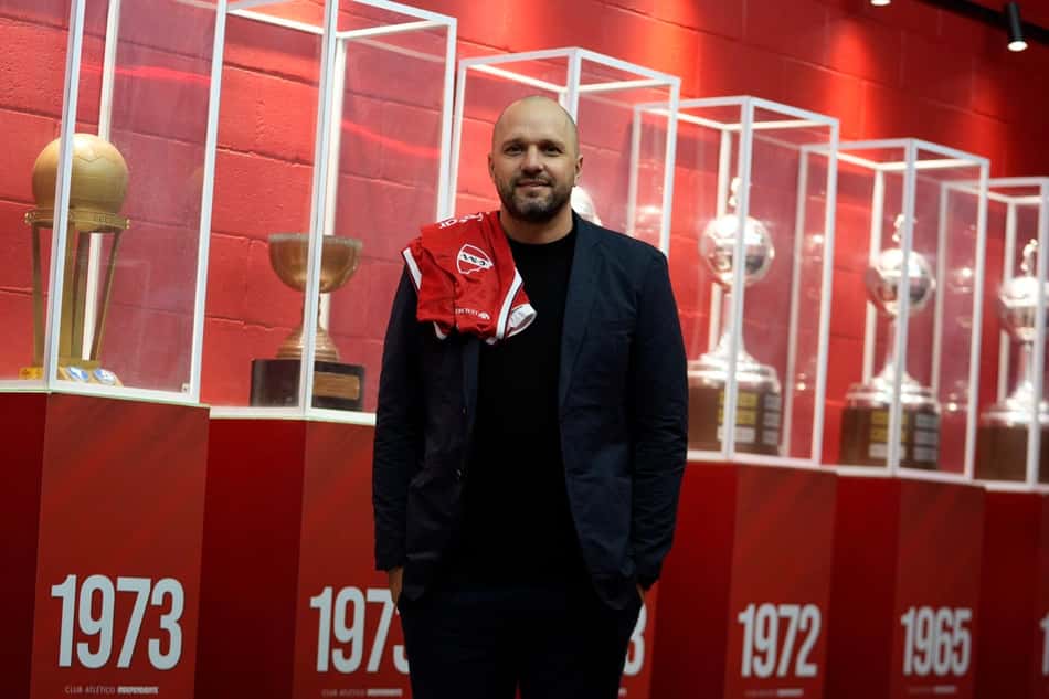 Jadson Viera assina como novo técnico do Independiente, da Argentina