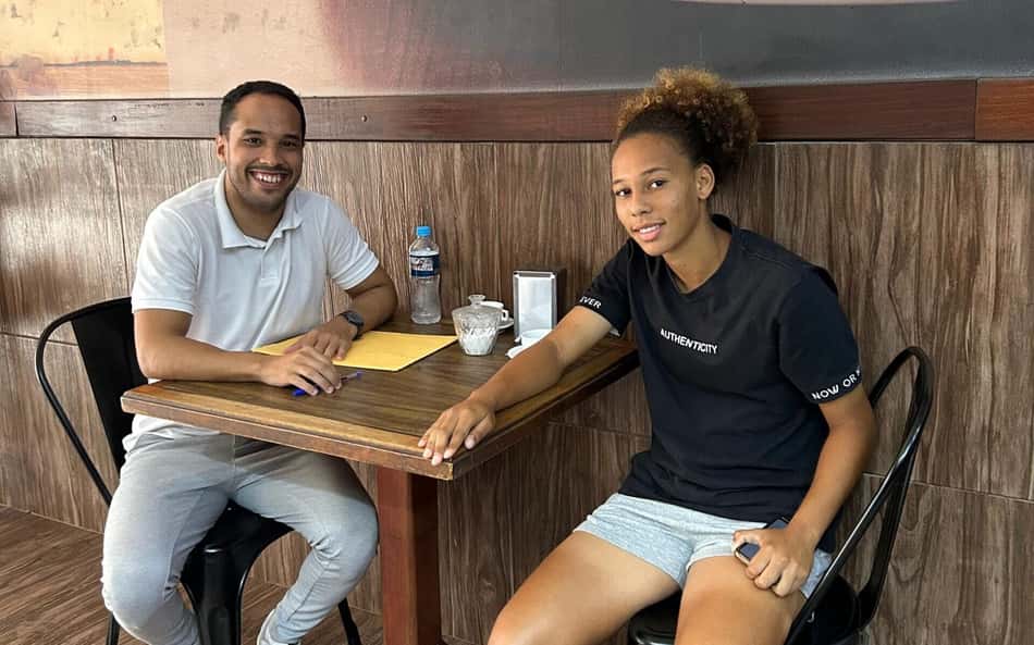 Jean Dutra, da Premiere, e Adrielly, joia do Fluminense. (Acervo pessoal)