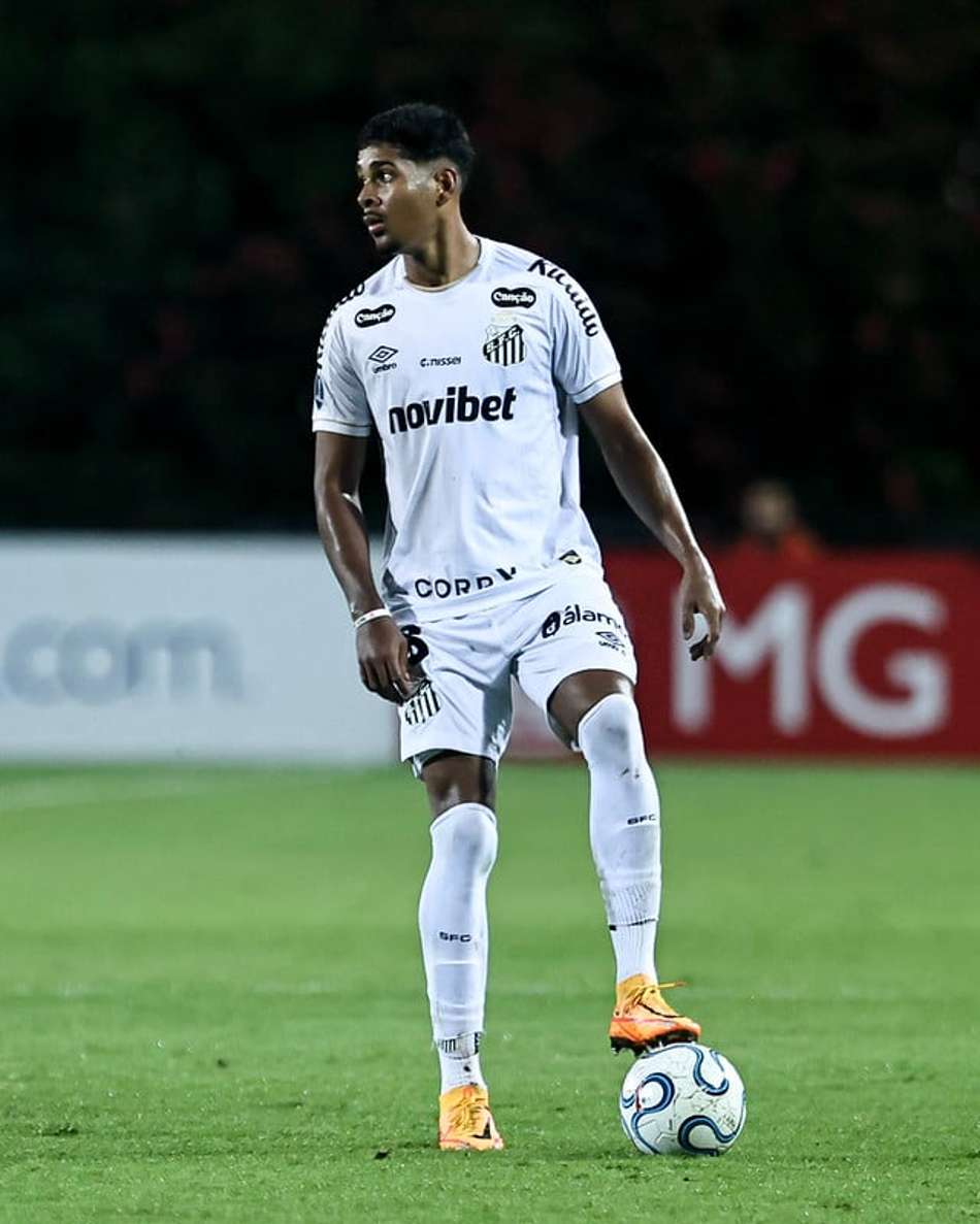 João Ananias durante partida do Santos na Copa Sul-Americana. (Foto: Raul Baretta/ Santos FC)