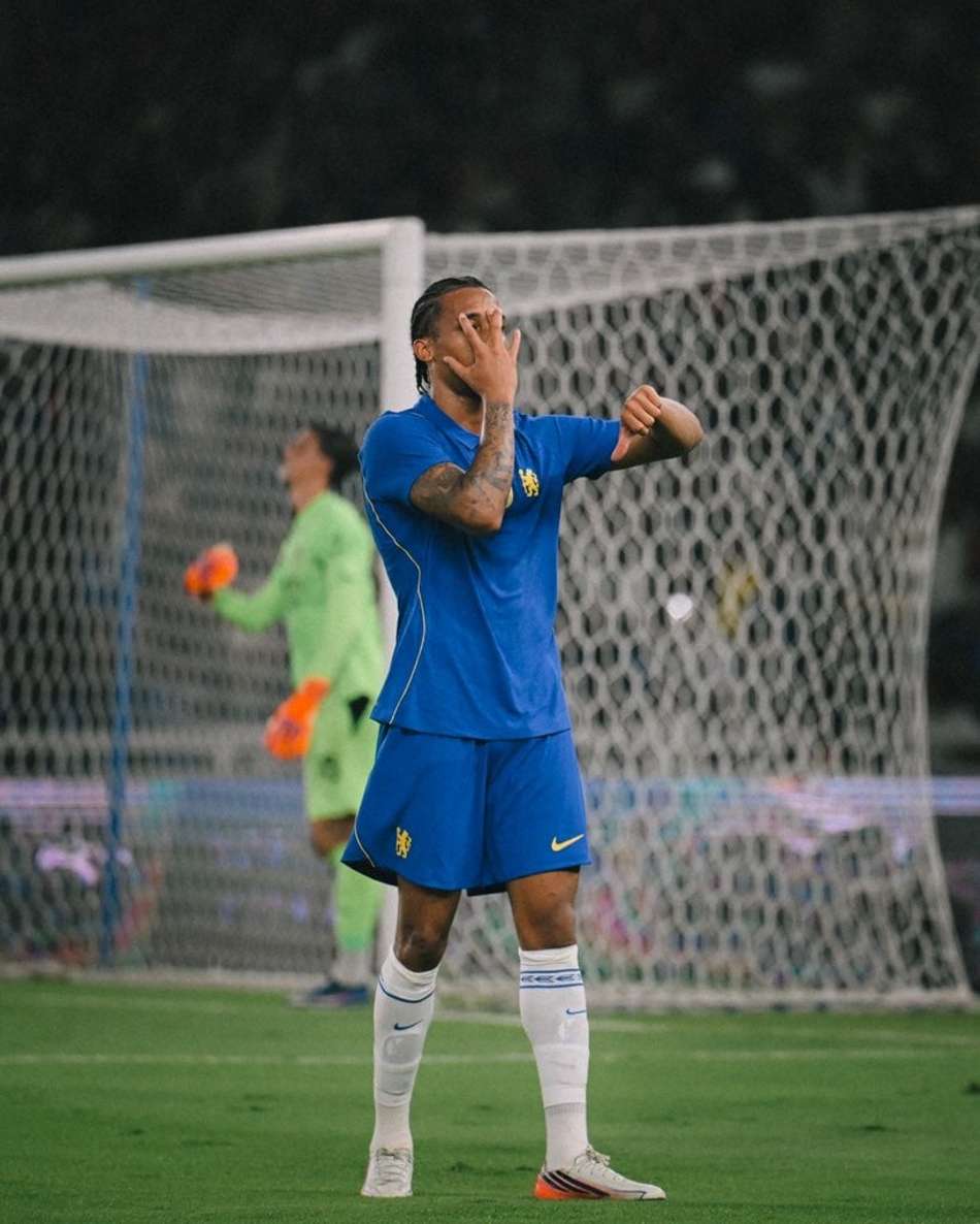 João Pedro comemora gol; Chelsea está na lista dos jogos de hoje