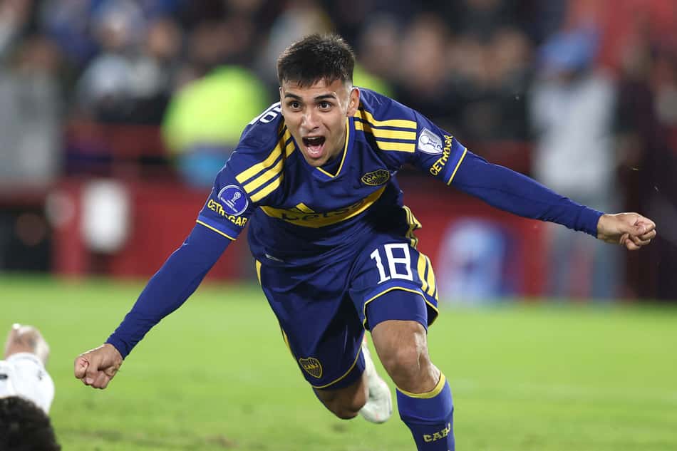 Atacante do Boca Juniors comemorando