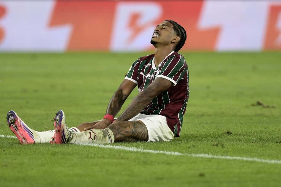 John Kennedy deixou Fluminense x Vasco pela Copa do Brasil com dores