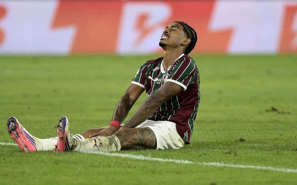John Kennedy deixou Fluminense x Vasco pela Copa do Brasil com dores