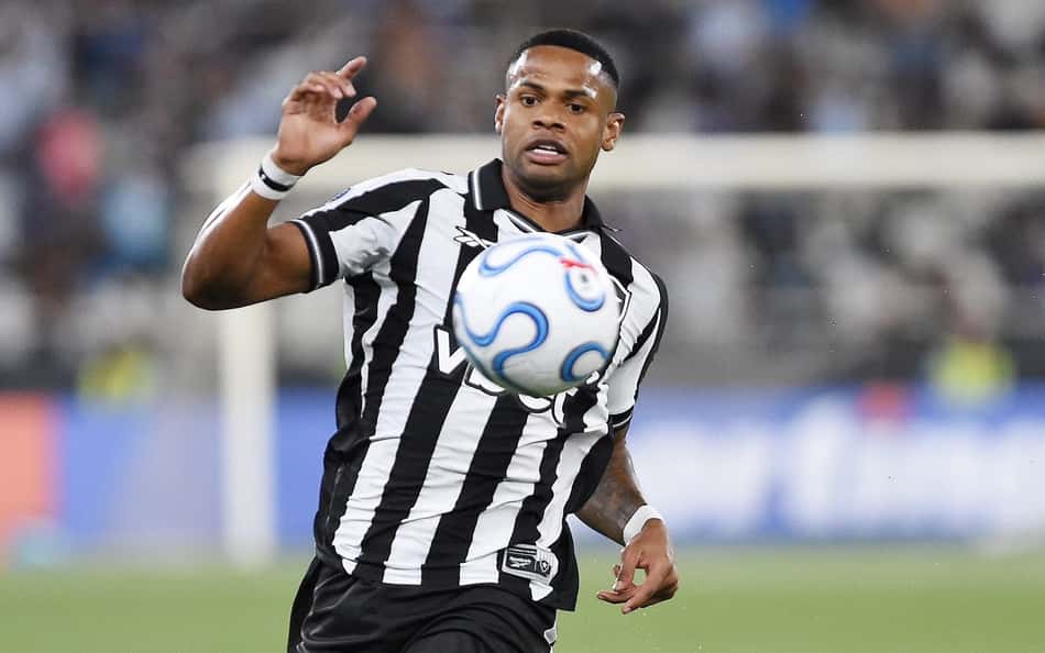 Júnior Santos critica arbitragem após derrota do Botafogo: 'Sempre contra a gente'