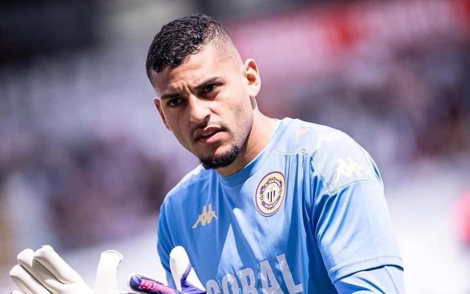 Kaique Pereira, ex-Palmeiras, com a camisa do Nacional da Madeira (Foto: Divulgação)