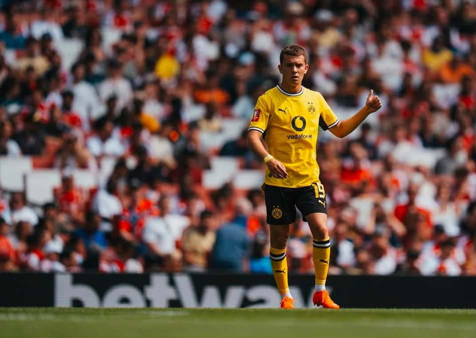 Konstantinos Karetsas em ação pelo Borussia Dortmund em amistoso de pré-temporada