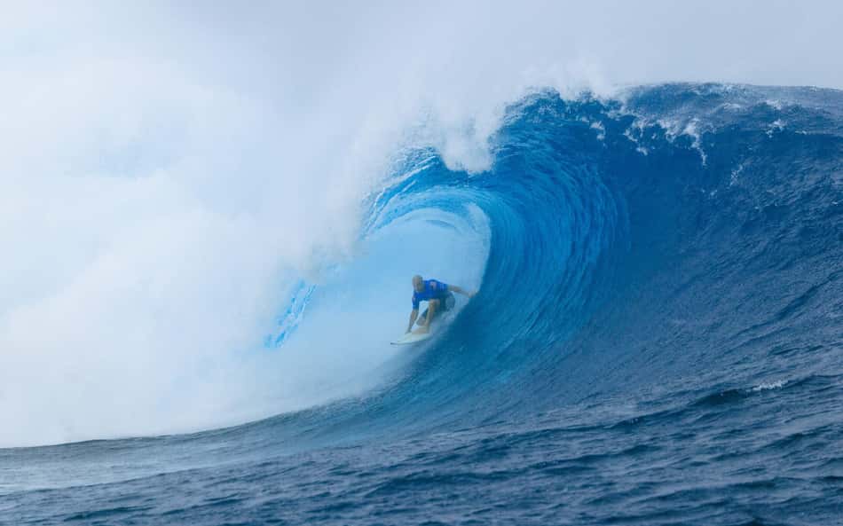 Kelly Slater surfa nas ondas de Teahuppo durante etapa do Championship Tour da WSL
