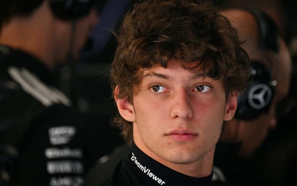Antonelli imita Verstappen e corre com nome falso durante pausa da F1