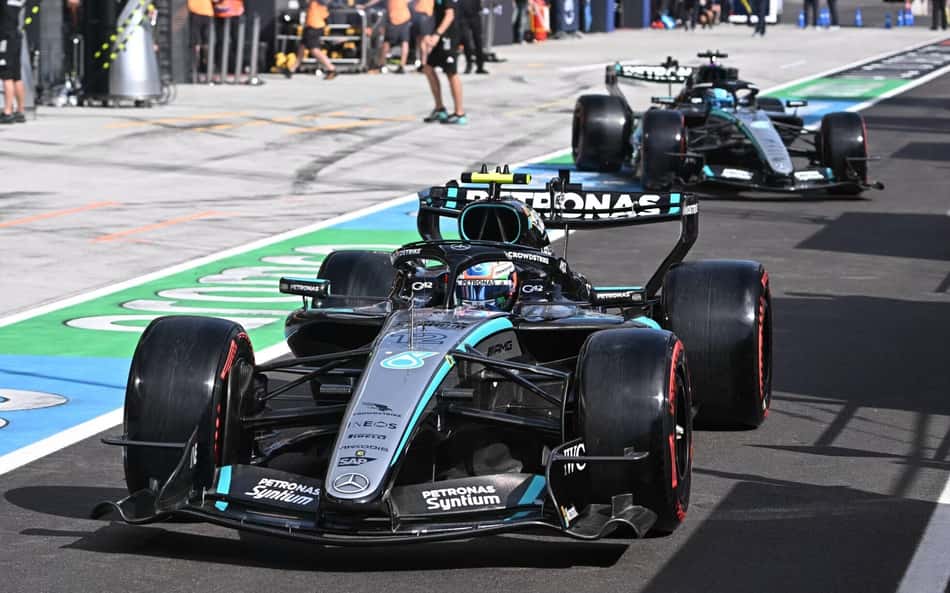 Kimi Antonelli na garagem da Mercedes no GP da Hungria pela F1 2026