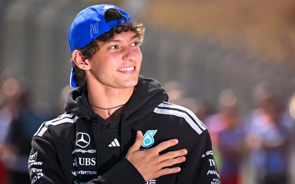 Kimi Antonelli sorri no GP da Holanda pela F1 2026