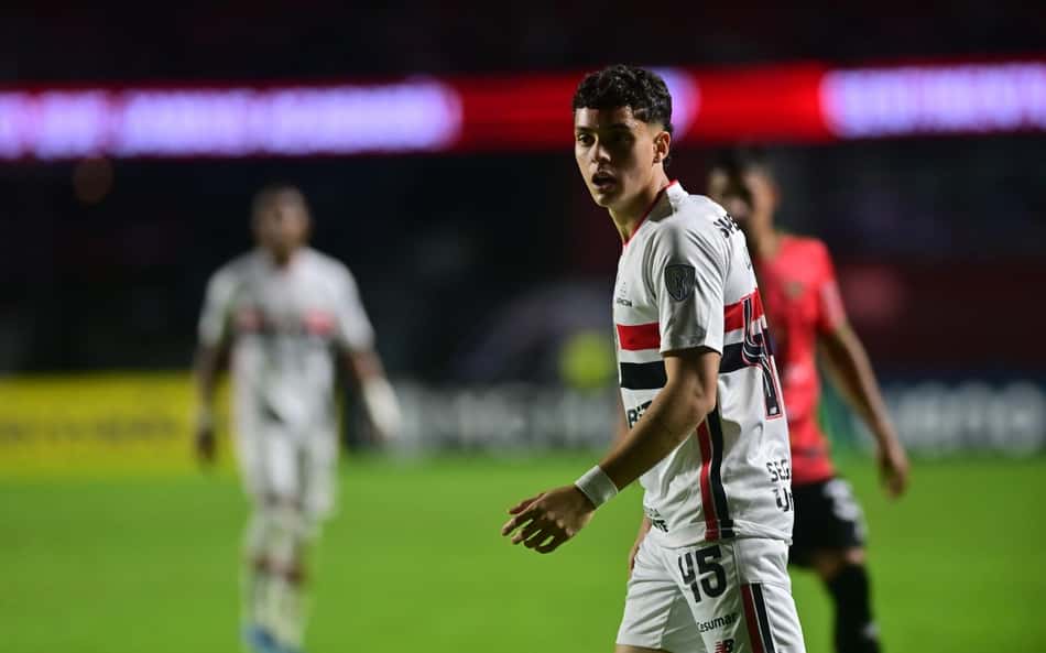 Lucca em ação pelo São Paulo pela Sul-Americana