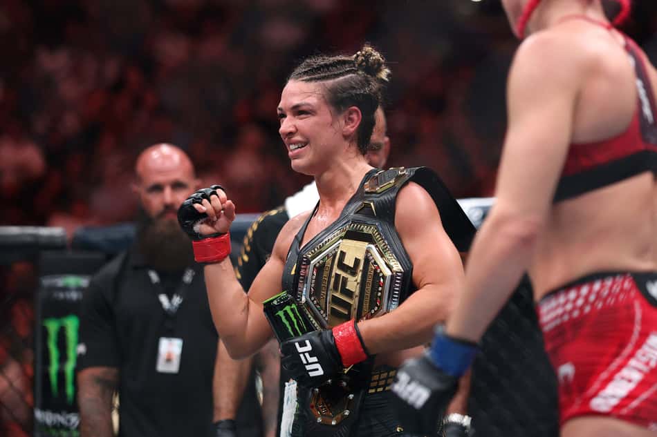 Mackenzie Dern comemora defesa de cinturão no UFC 330