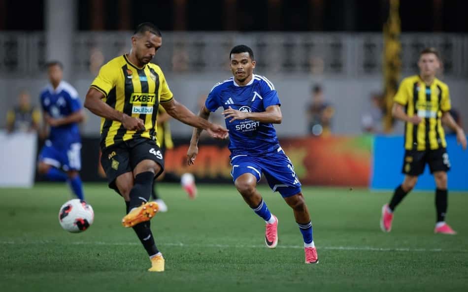 Maicon Araujo em ação pelo Levski Sofia