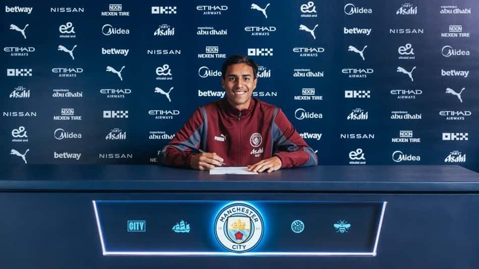 Vitor Reis em apresentação no Manchester City