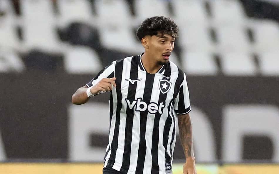 Falha de titular em Botafogo x Athletico-PR irrita torcedores: 'Parabéns'