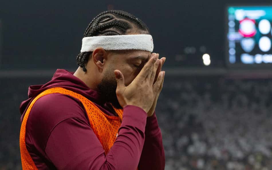 Memphis Depay durante a partida entre Corinthians e Atlético-MG, pela 17ª rodada do Campeonato Brasileiro, realizada na Neo Química Arena
