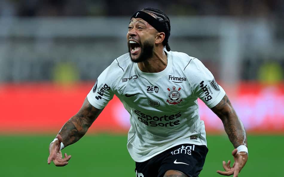 Memphis Depay, do Corinthians, durante partida contra o Rosario Central, pela Libertadores, na Neo Química Arena