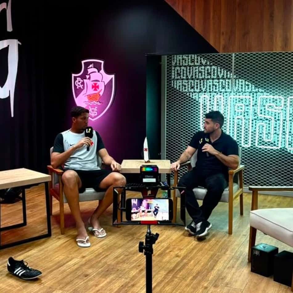 Miguel Abrenhosa durante entrevista ao Lance!