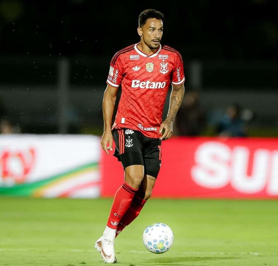 Danilo em campo em Mirassol x Flamengo