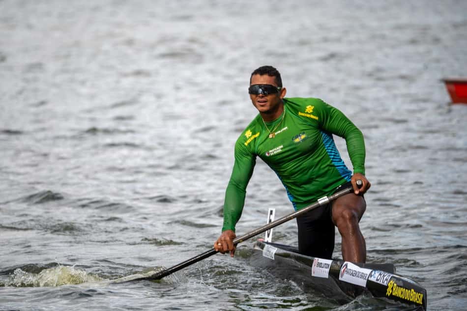 Isaquias Queiroz é campeão no Mundial de canoagem velocidade 2026