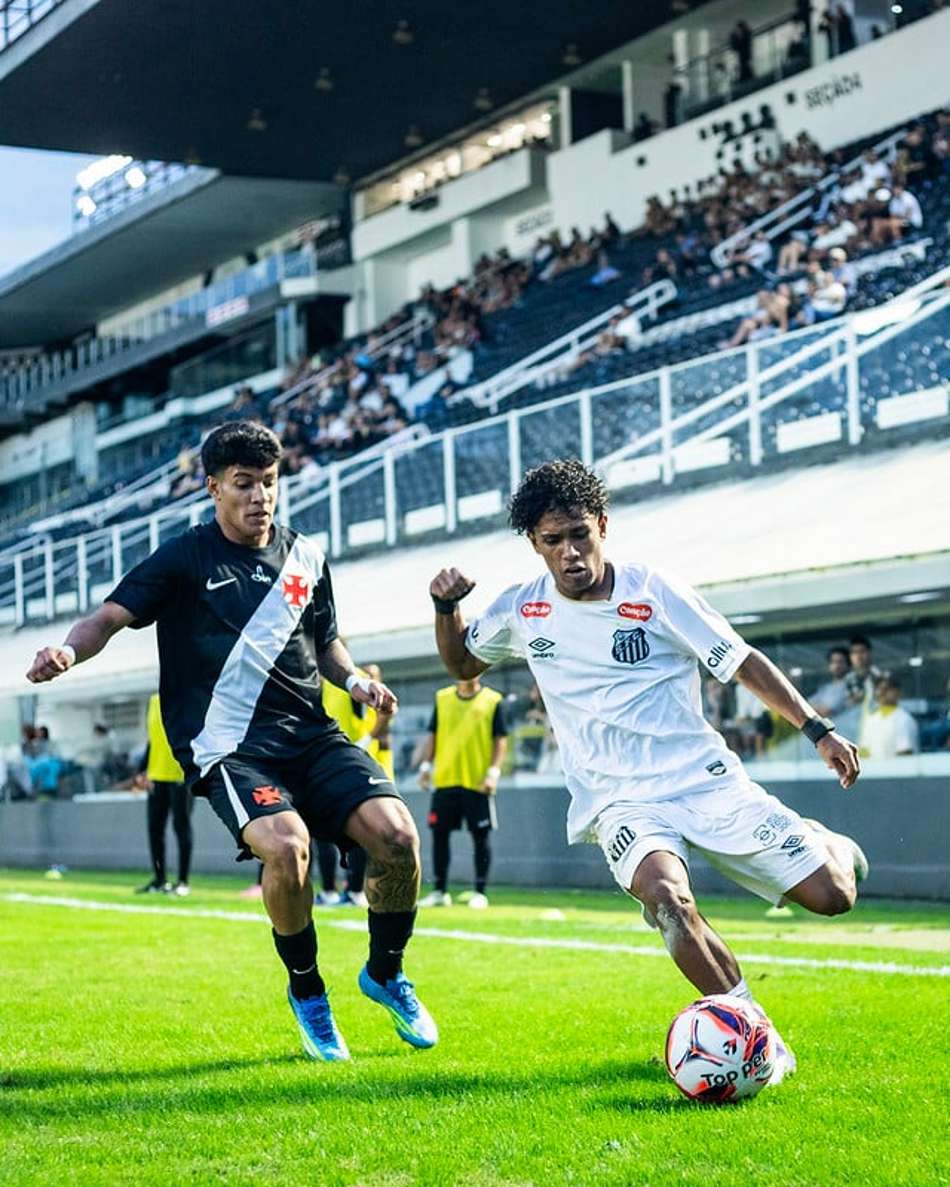 Nadson em duelo entre o Santos e o Vasco pelo Brasileiro Sub-20. (Foto: Reinaldo Campos/ Santos FC)