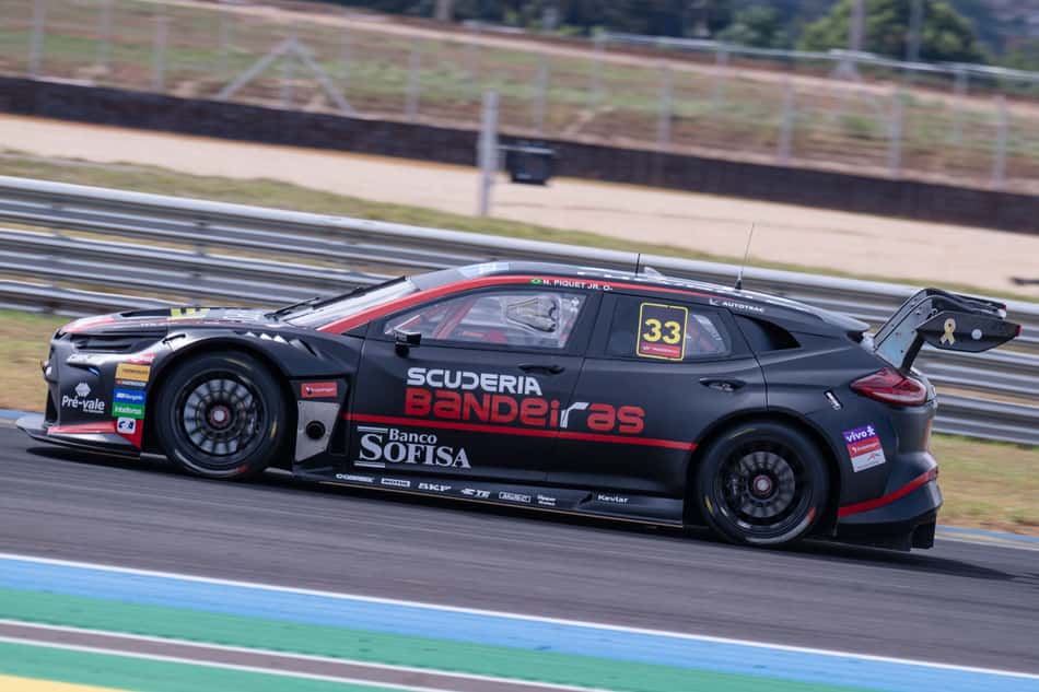 Nelson Piquet Jr, da Scuderia Bandeiras, em ação na Stock Car