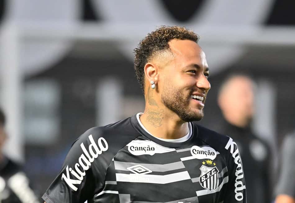Neymar no aquecimento para Santos x Mirassol na Vila Belmiro pelo Brasileirão
