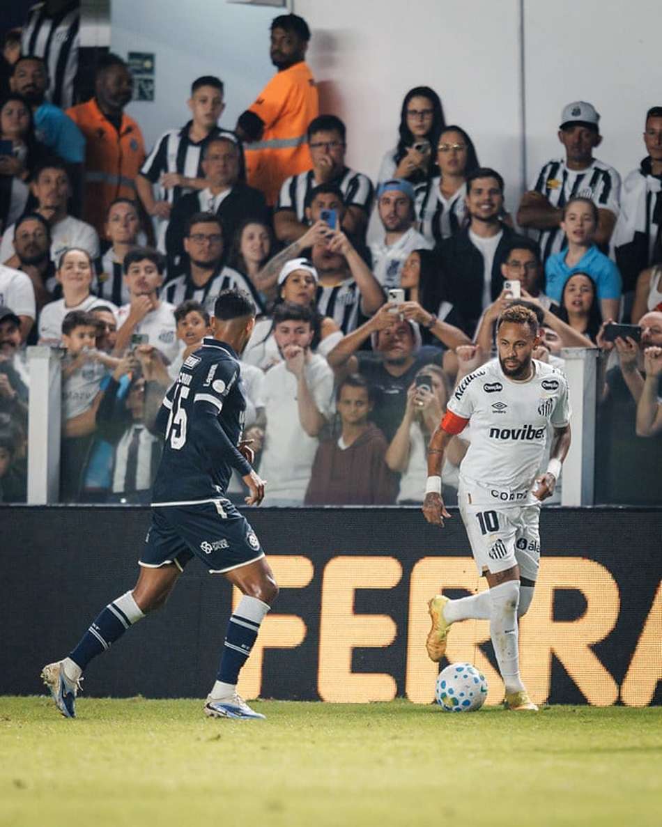 Neymar em duelo contra o Remo, na Vila Belmiro. (Foto: Raul Baretta/ Santos FC)