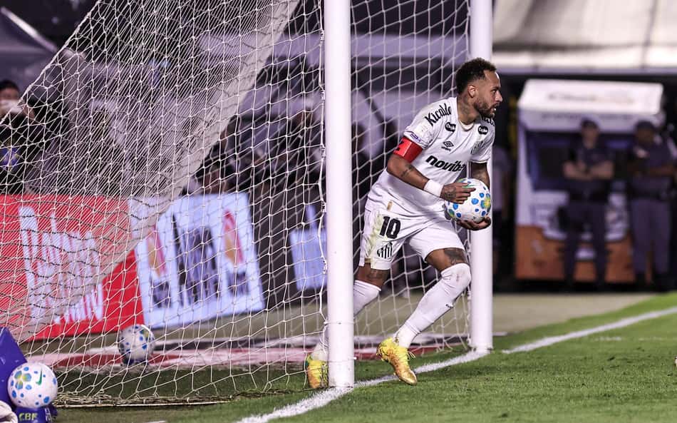 Cuca analisa empate do Santos e despista sobre Neymar no sintético