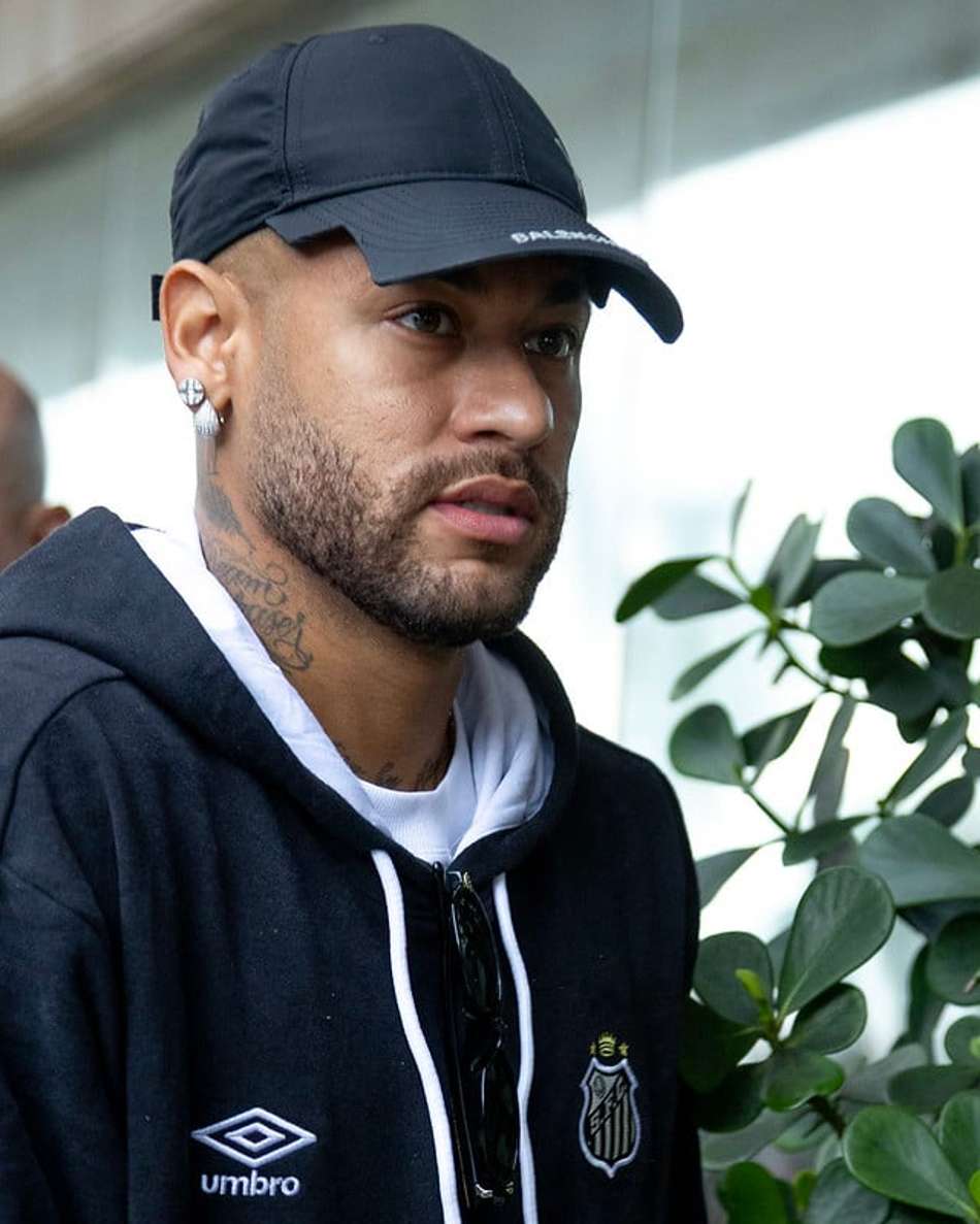 Neymar chega ao Rio de Janeiro com elenco do Santos. (Foto: Reinaldo Campos/ Santos FC)