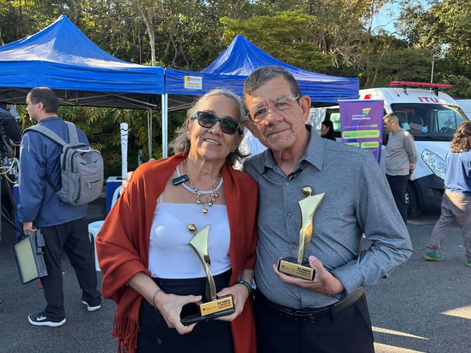Noemia e Paulo Robson, sobrinhos de Robson Sampaio de Almeida, primeiro medalhista paralímpico brasileiro