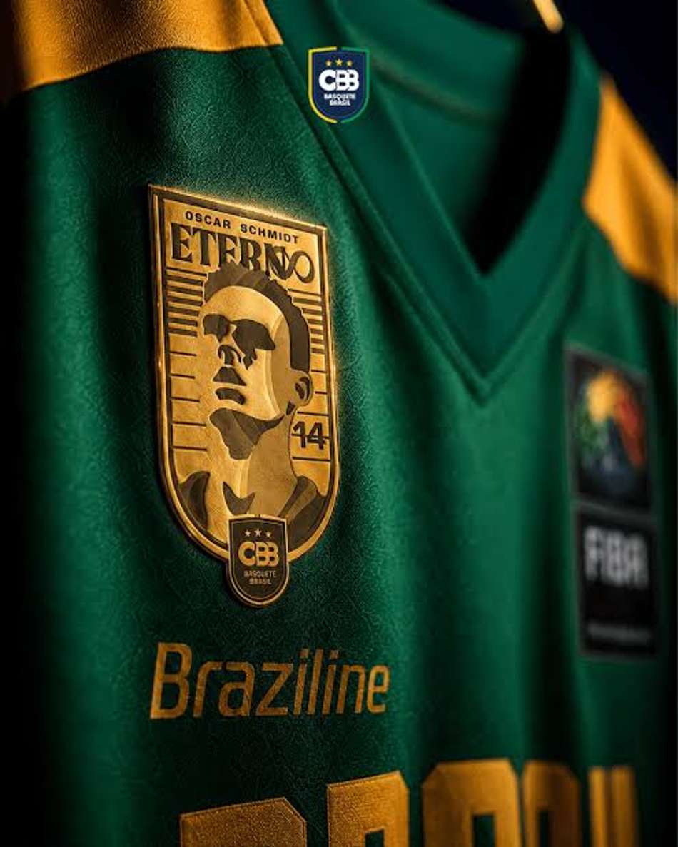 Patch com o rosto de Oscar Schmidt em camisa da Seleção Brasileira de basquete