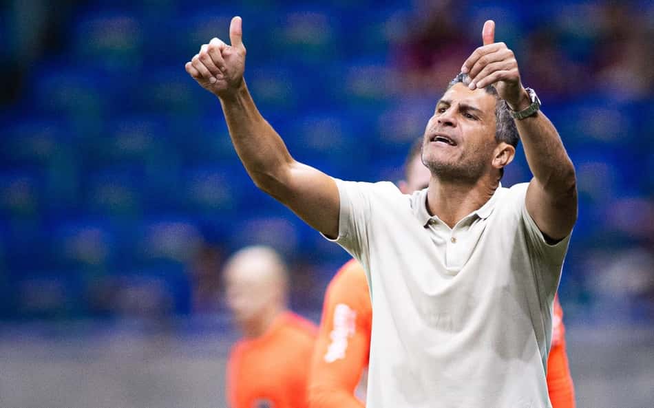 Pedro Emanuel na partida entre Vasco e Bahia