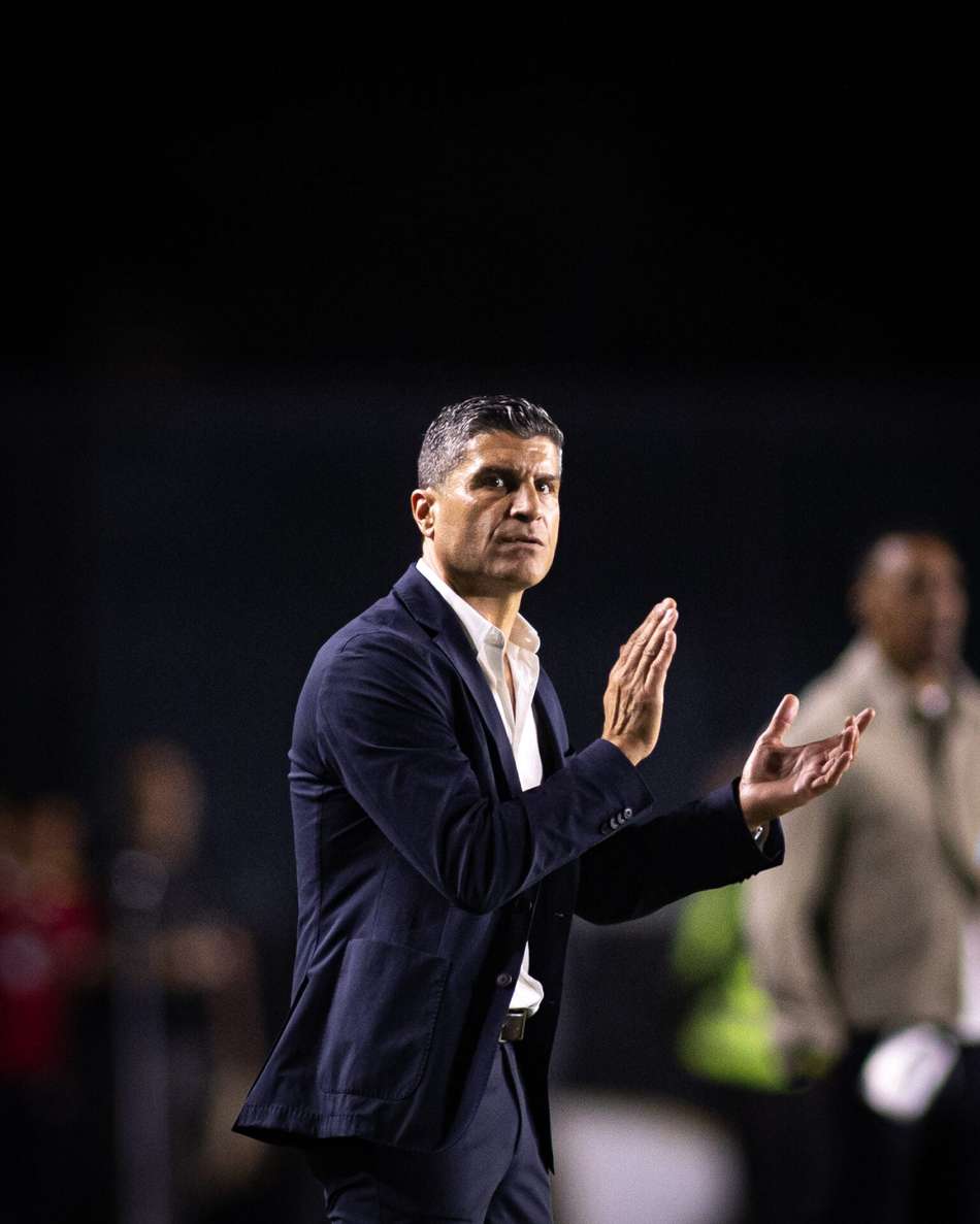 Pedro Emanuel na partida entre Vasco e Independiente Medellín