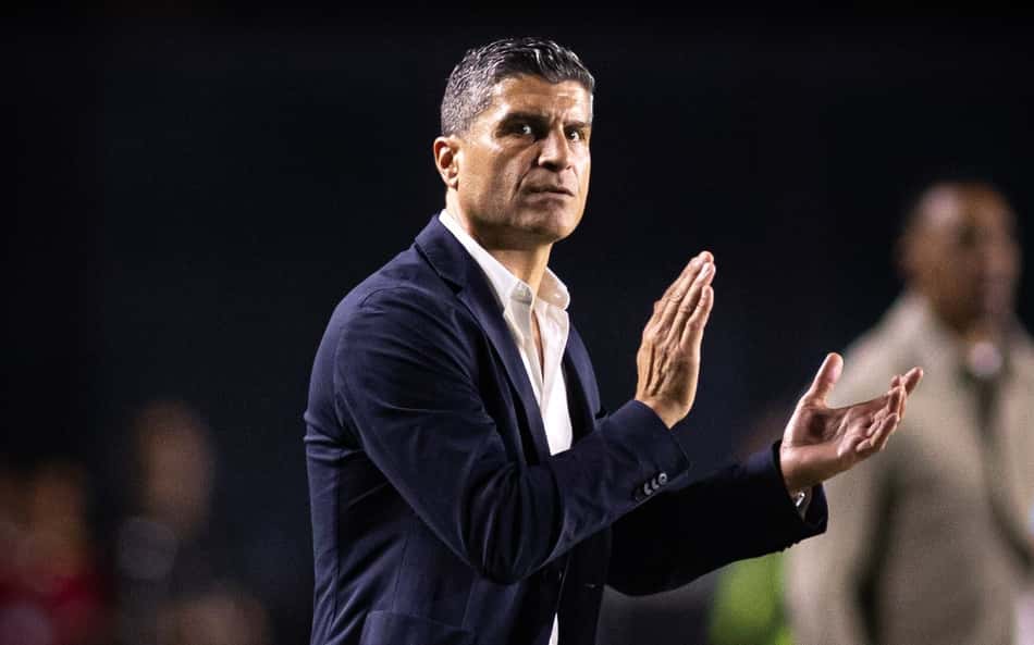Pedro Emanuel na partida entre Vasco e Independiente Medellín