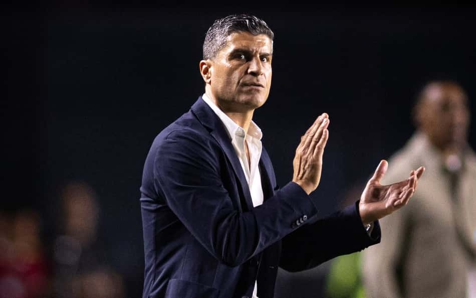 Pedro Emanuel na partida entre Vasco e Independiente Medellín