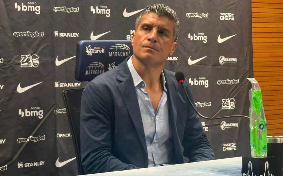 Pedro Emanuel na coletiva do Vasco após a classificação para as quartas de final da Copa do Brasil