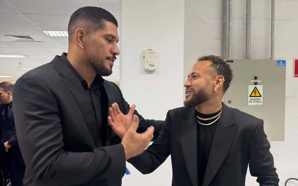 Alex Poatan e Neymar durante leilão beneficente