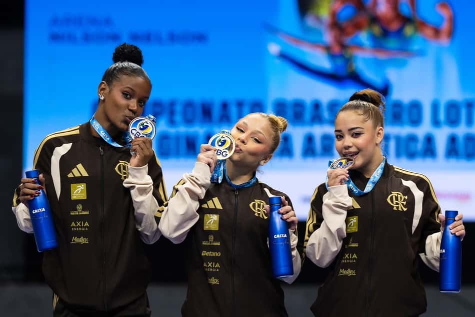 Júlia Coutinho, Flávia Saraiva e Hellen Silva, medalhistas do solo no brasileiro de ginástica