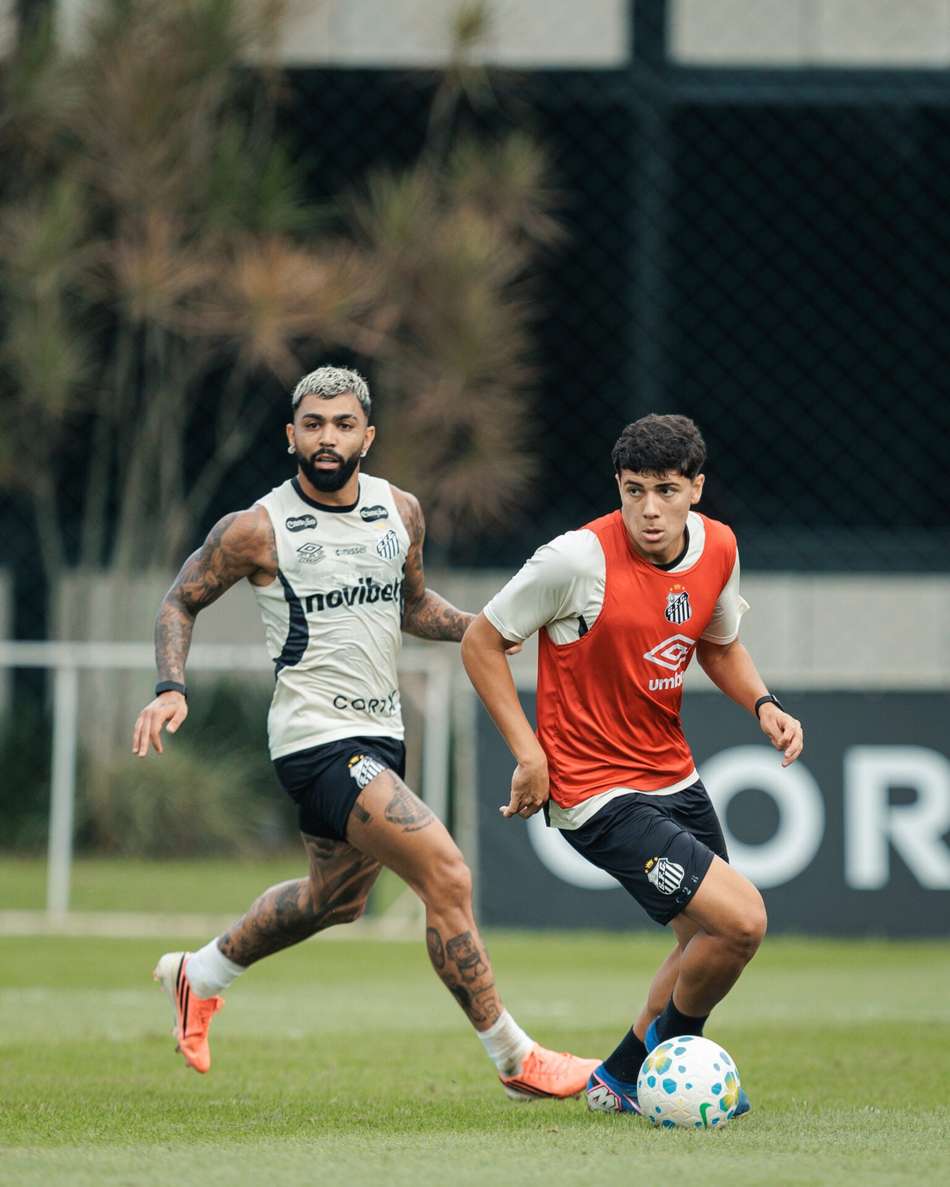 Kauã Miranda durante treino do time profissional do Santos. (Foto: Divulgação/ Santos FC)